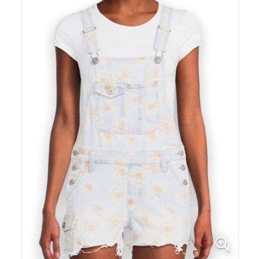 - Daisy print light denim fray hem cargo short overalls